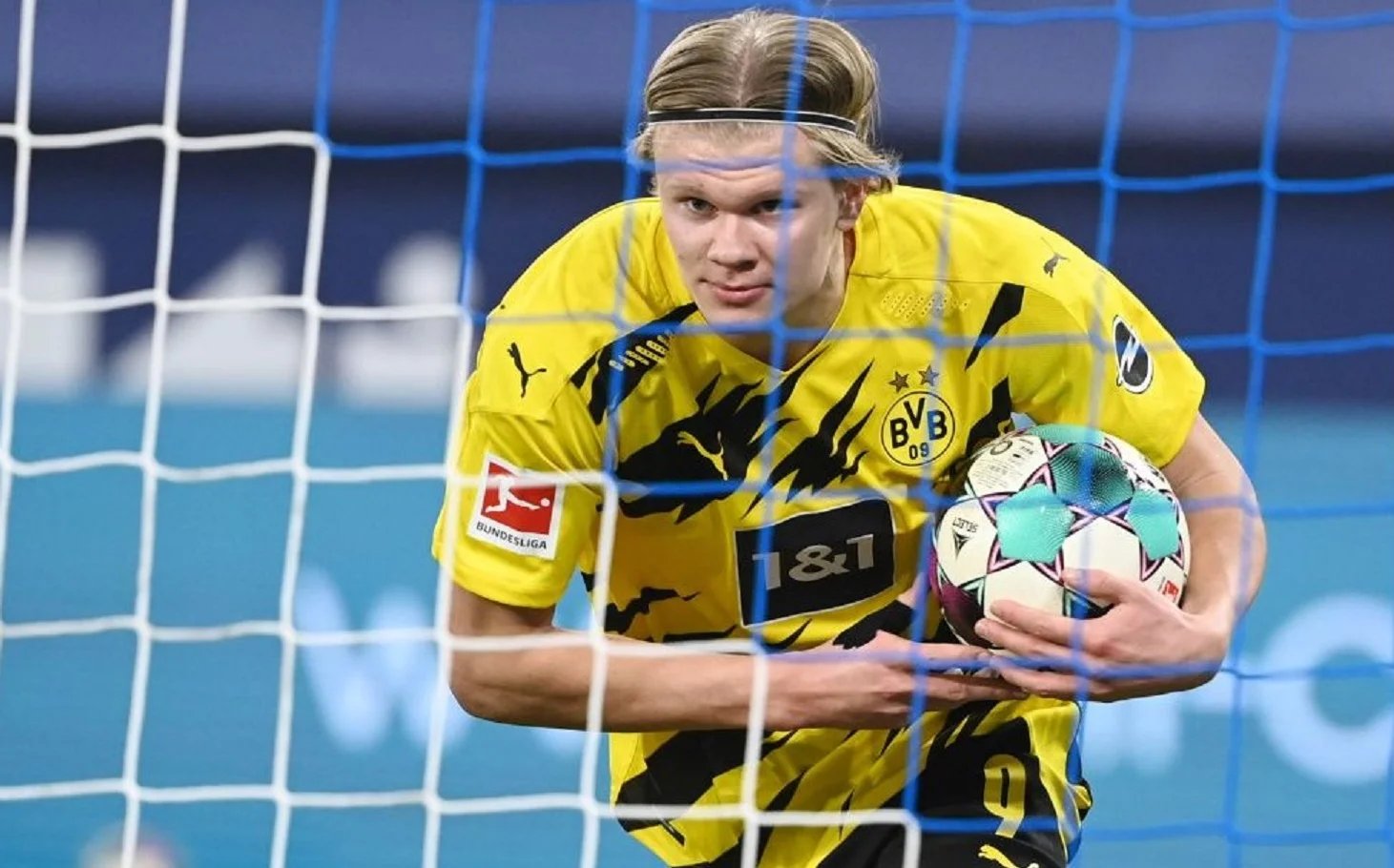 Холанд визначається з новим клубом