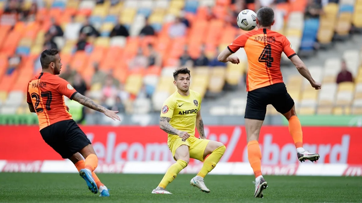 Владислав Дубинчак в матче с Шахтером / Фото СК Днепр-1