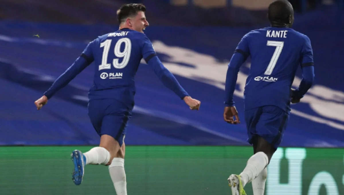 Н'Голо Канте (справа) / UEFA