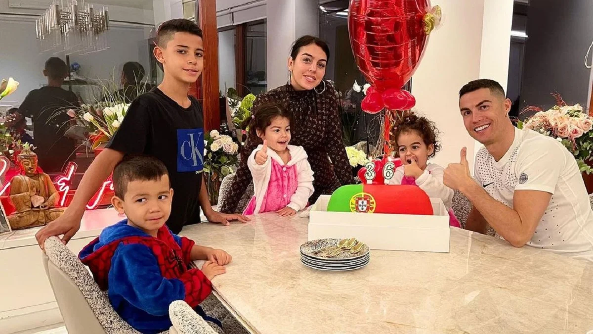 Криштиану Роналду с семьей / фото из соцсетей