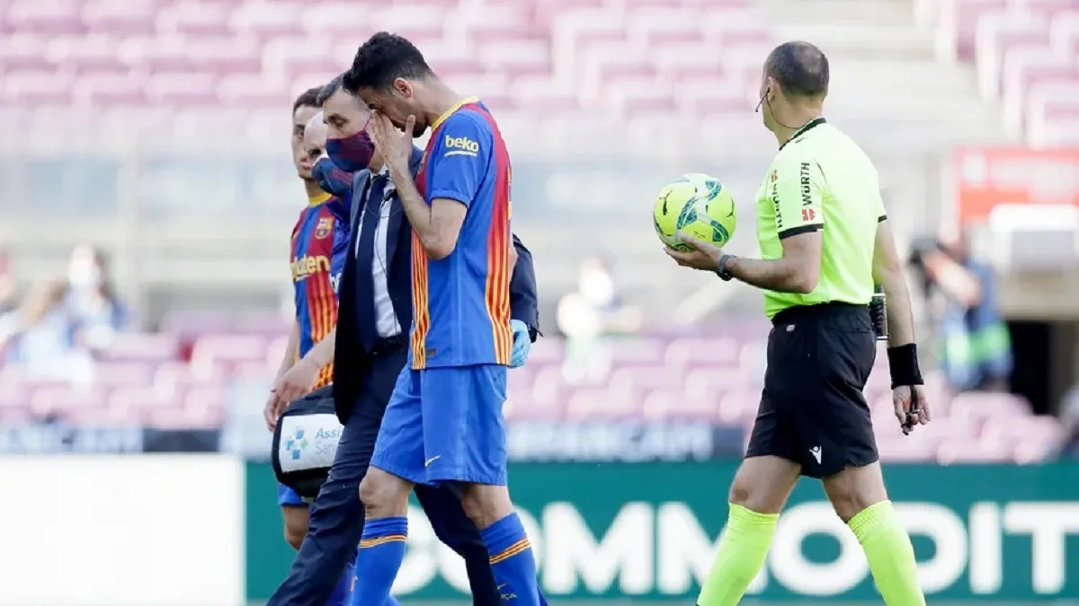 Серхио Бускетс покидает поле / Getty Images