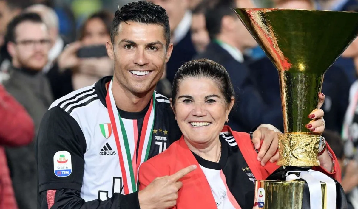 Криштиану Роналду с мамой / Getty Images