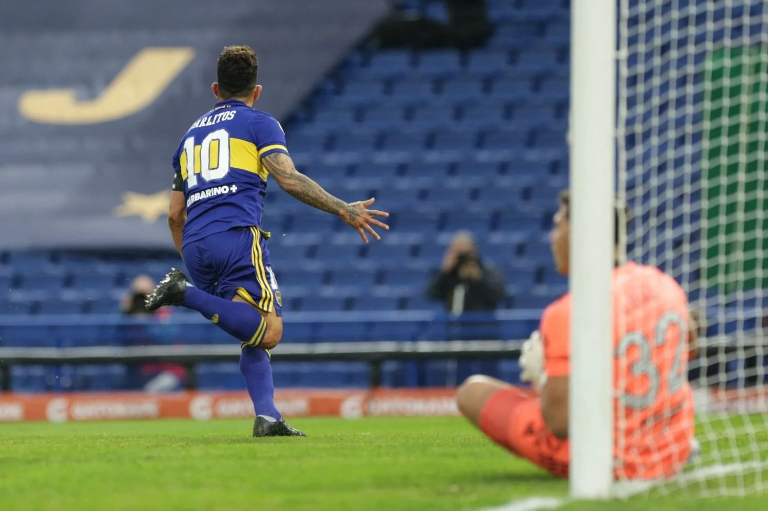 Тевес только что открыл счет / AFP