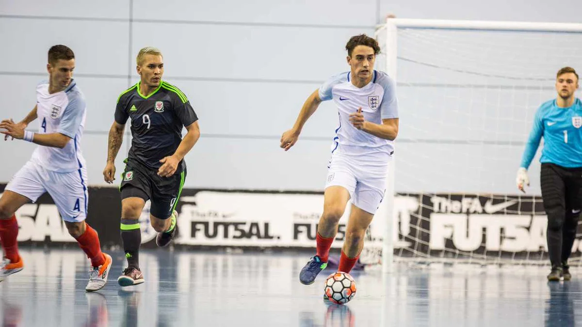 Макс Килман (с мячом) / фото с открытых источников