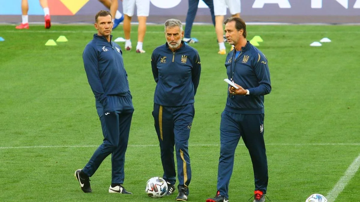 Шевченко с итальянскими ассистентами / фото: УАФ