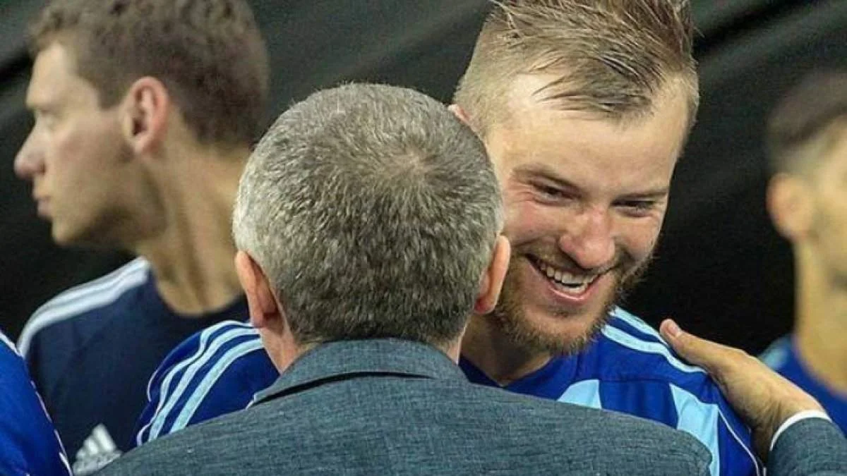 Андрей Ярмоленко в объятиях Игоря Суркиса / Фото из открытых источников