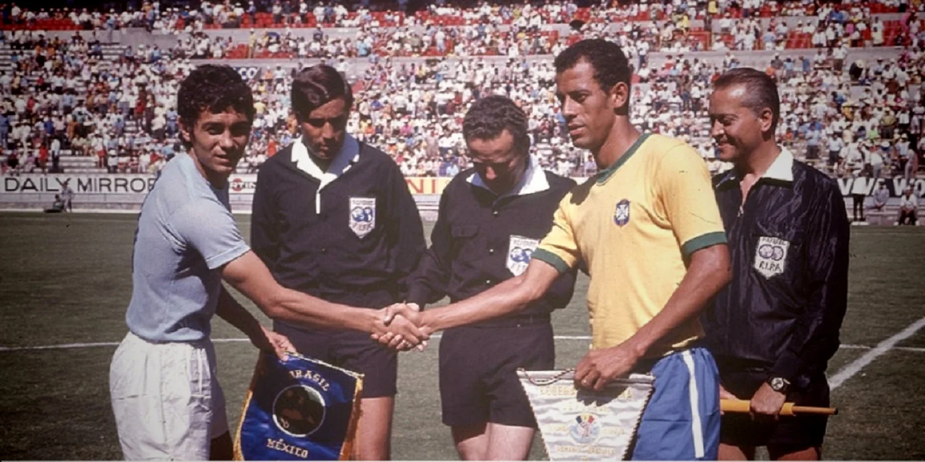 Мірча Луческу (ліворуч) перед матчем проти Бразилії / Фото з відкритих джерел