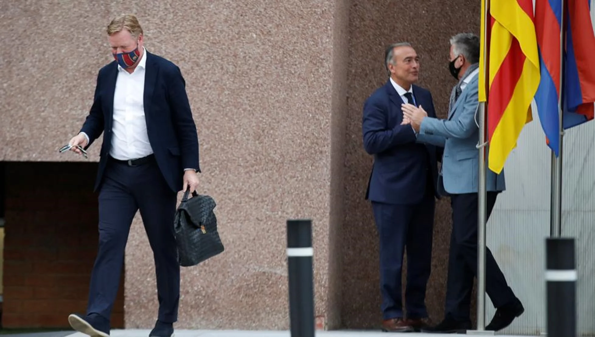 Рональд Куман после переговоров с руководством / Фото Mundo Deportivo