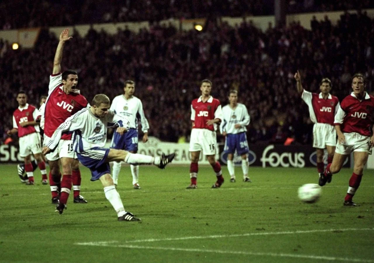 Сергей Ребров в матче с Арсеналом