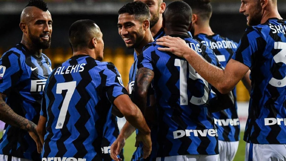 Відаль, Санчес та решта одноклубників / Getty Images