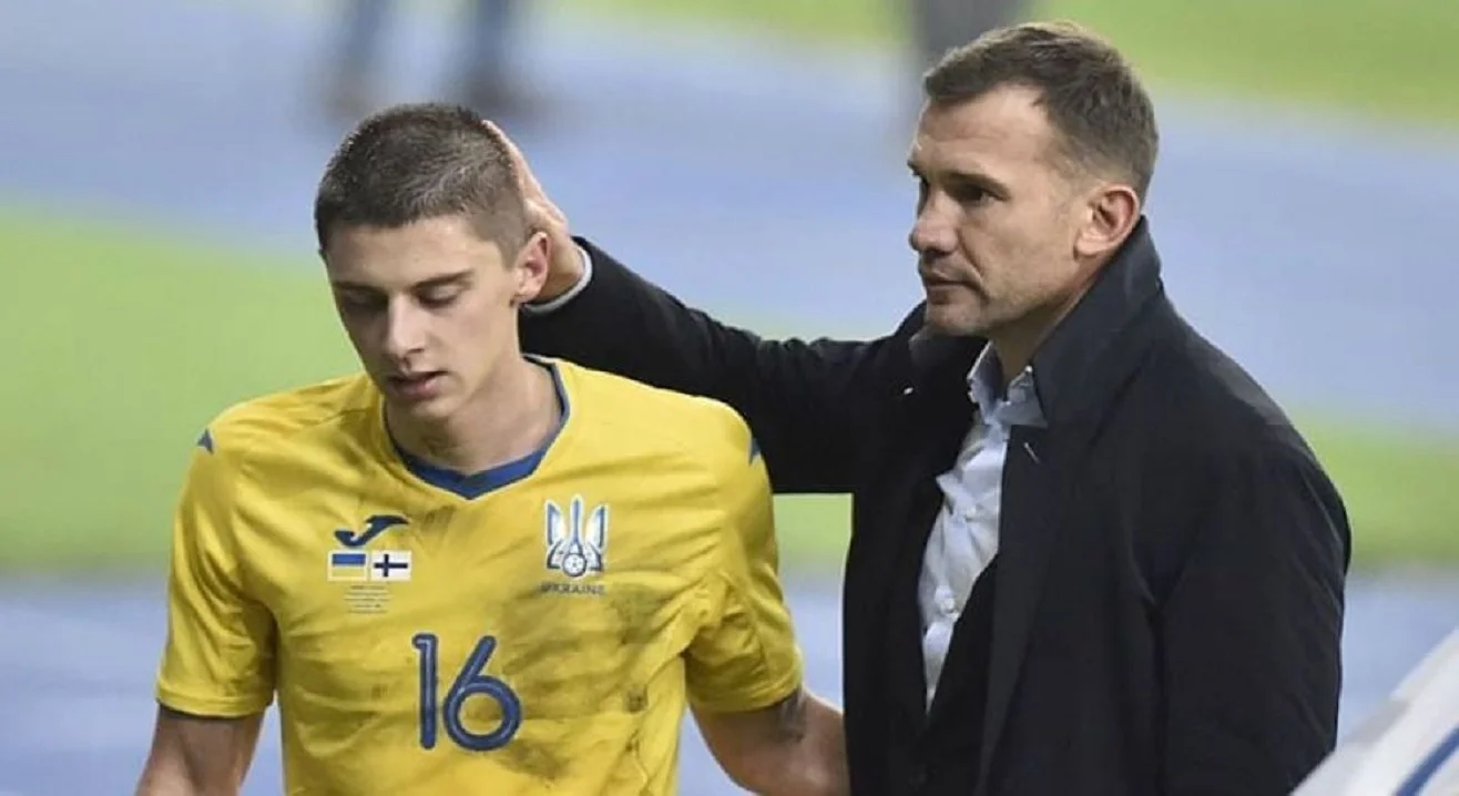 Шевченко і Миколенко після вилучення у матчі з Фінляндією / Сайт УАФ