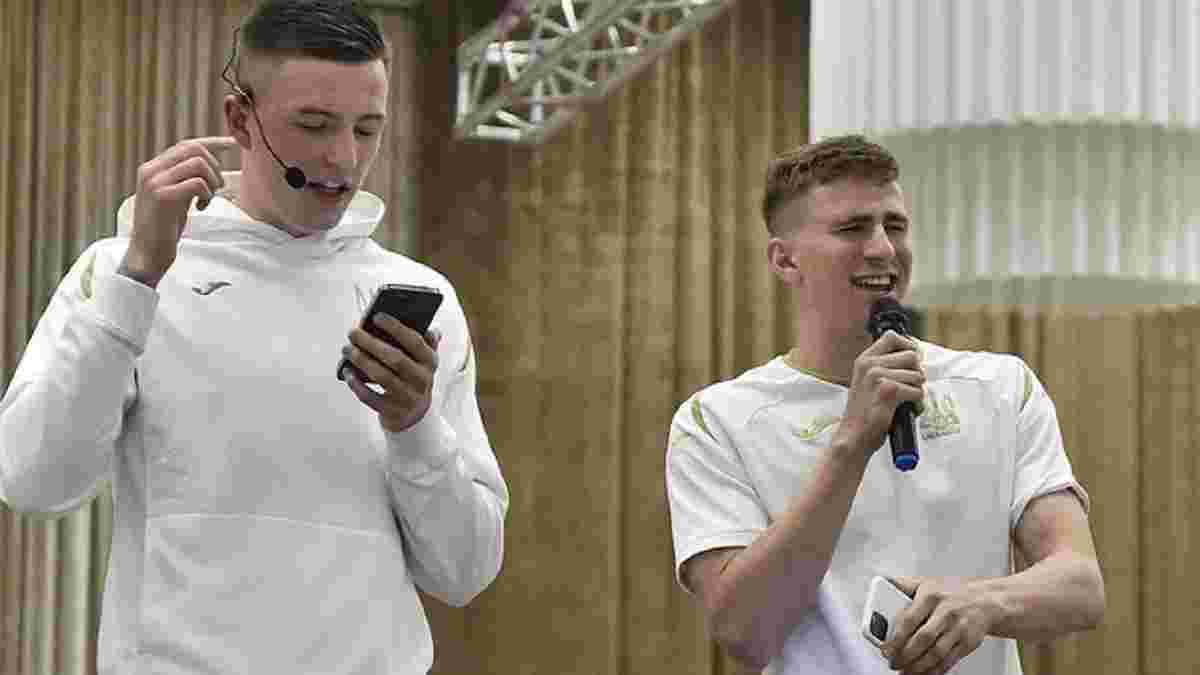 Молоді таланти Динамо та Шахтаря дуетом заспівали пісню Скрябіна на посвяті у збірній України