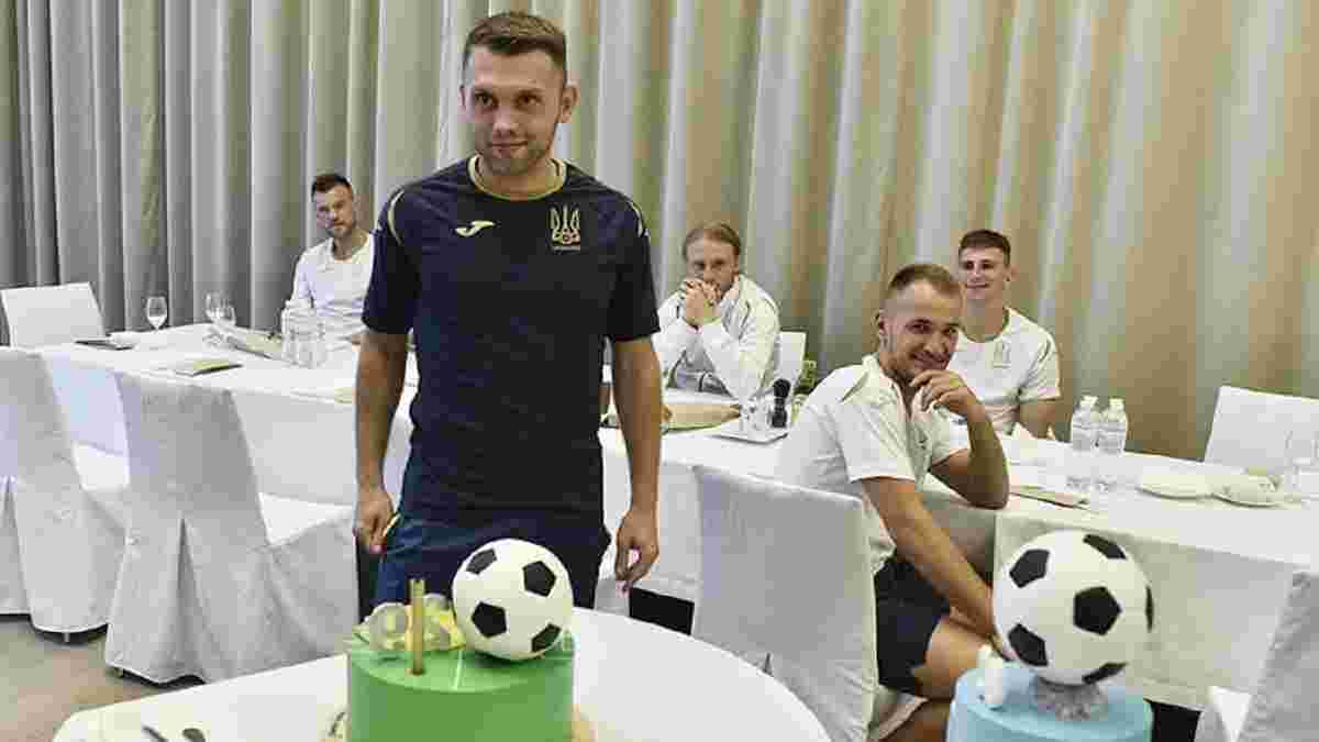 Караваєв відсвяткував день народження у таборі збірної України – гравці приготували динамівцю особливий подарунок