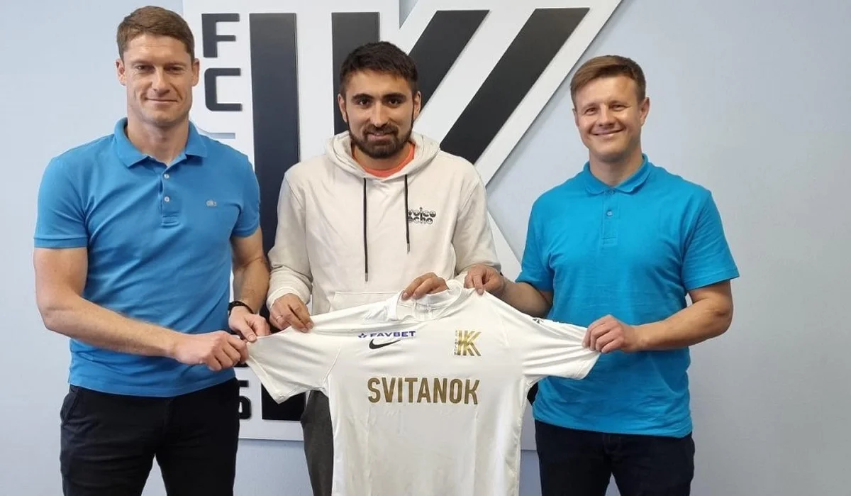 Ніка Сітчінава (в центрі) / ФК Колос