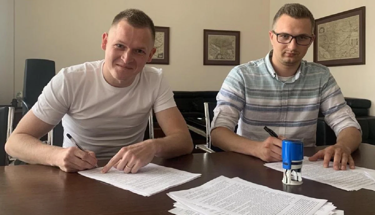 Євгеній Пасіч (ліворуч) / ФК Верес