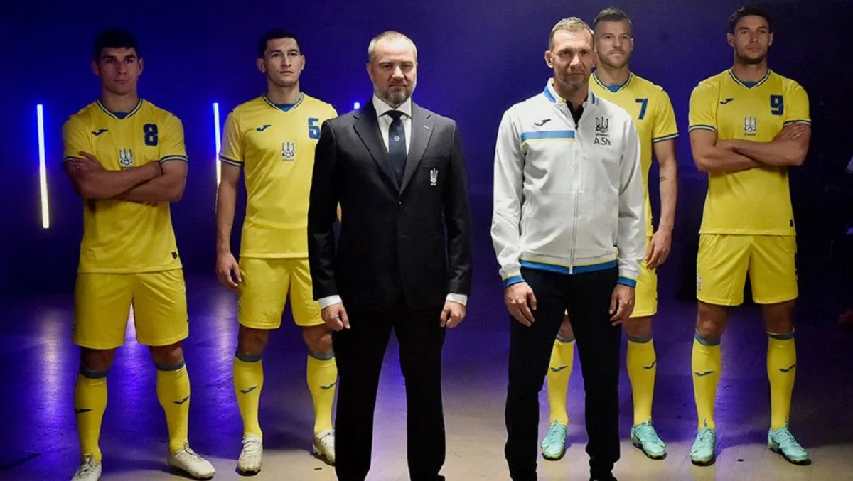 Презентація нової форми / Facebook Андрія Павелка