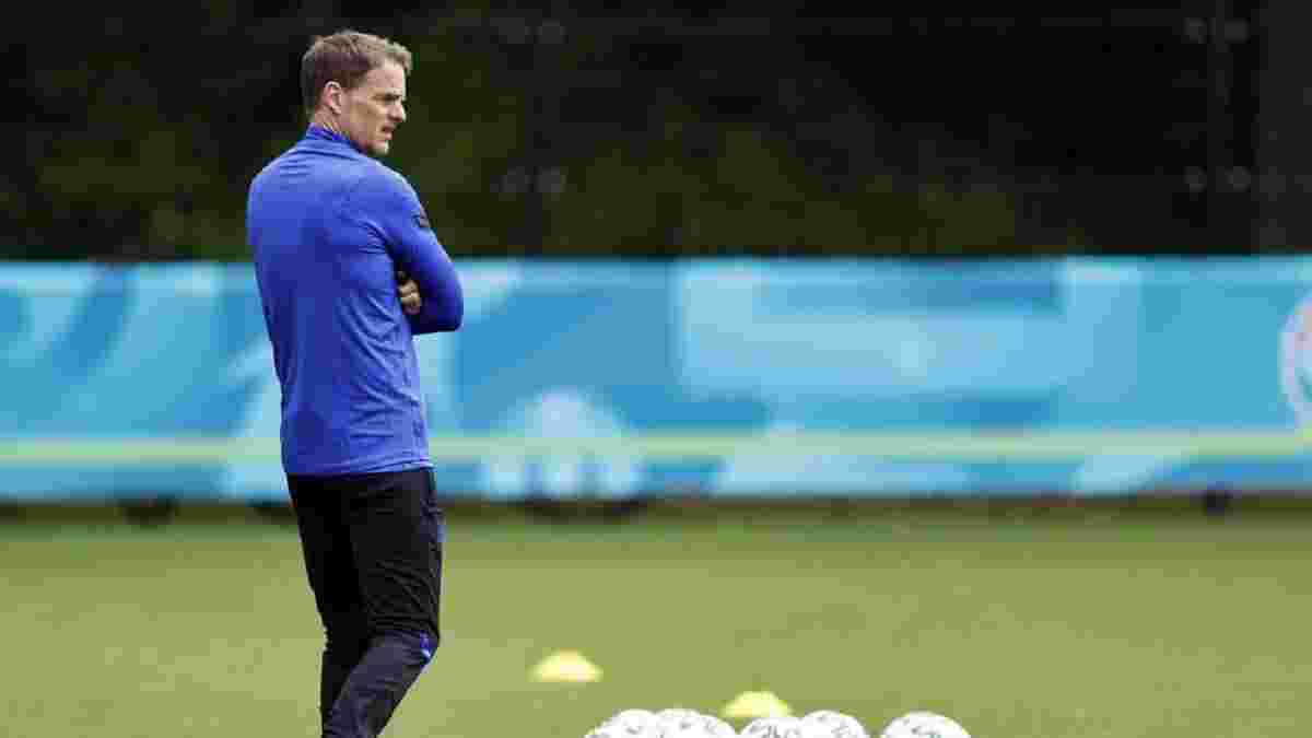 Де Бур літаком отримав "послання" від фанатів перед матчем з Україною – тренер Нідерландів відповів на зухвалість