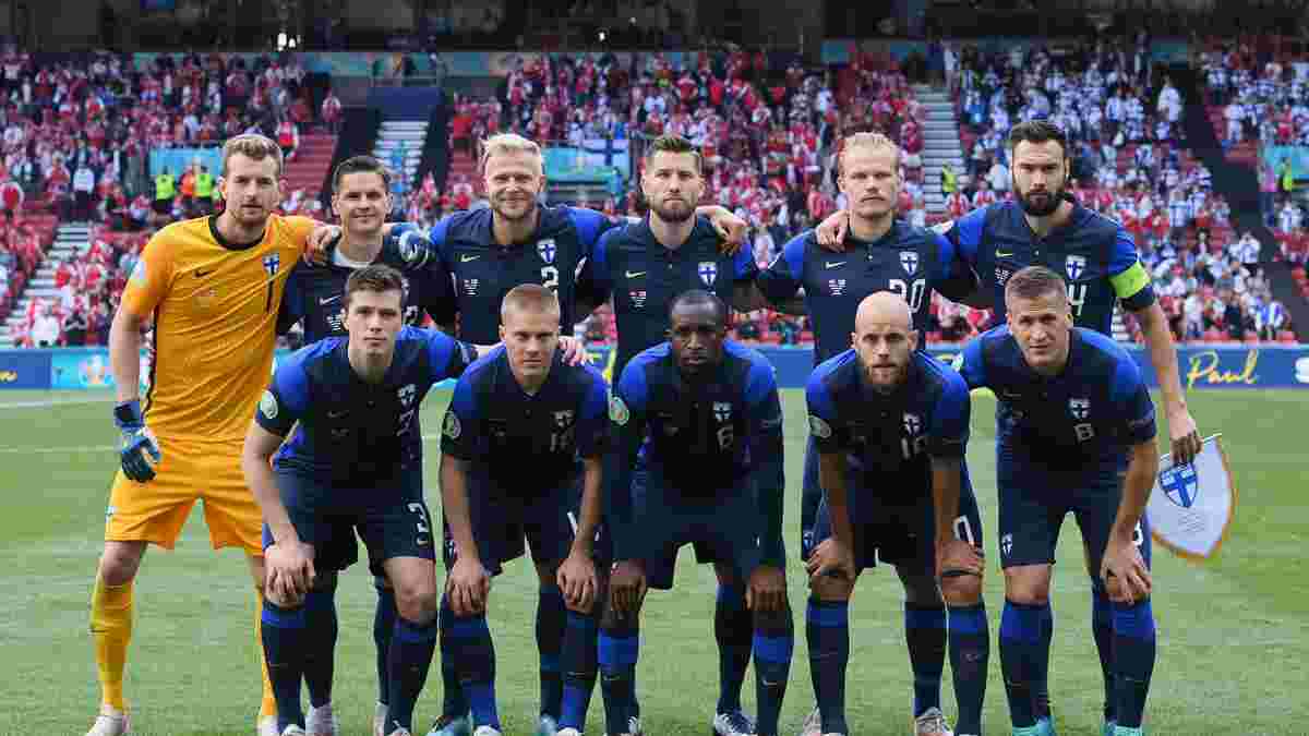 Игроки сборной Финляндии аплодисментами встретили Данию перед доигрыванием матча Евро-2020