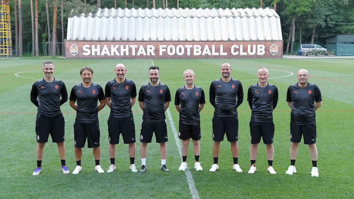 Роберто Де Дзербі та його тренерський штаб / Сайт Шахтаря