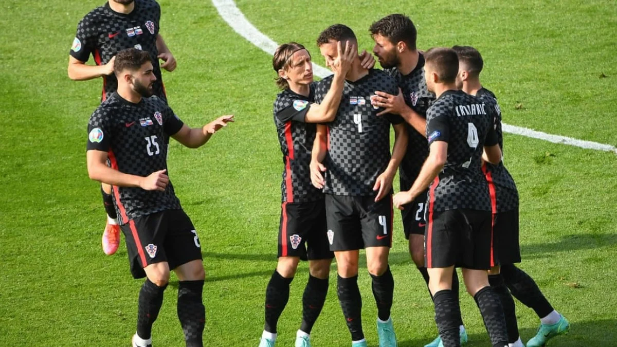 Иван Перишич в окружении партнеров / соцсети