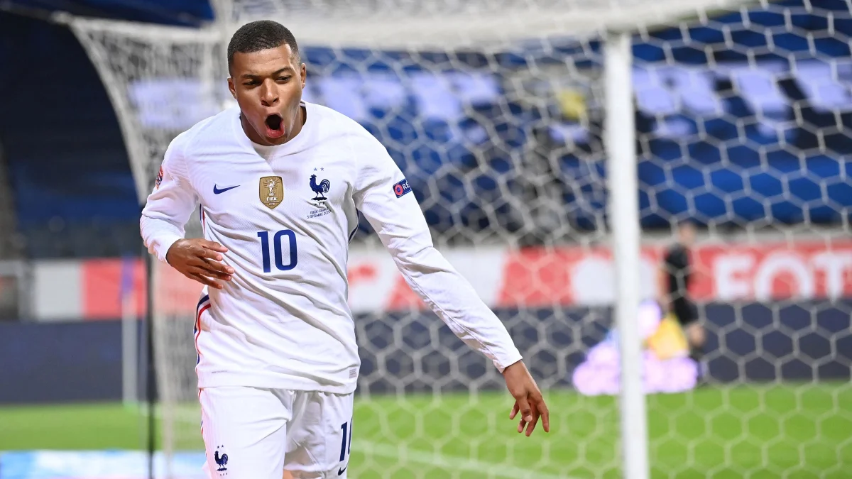 Килиана Мбаппе хочет и Ливерпуль / AFP