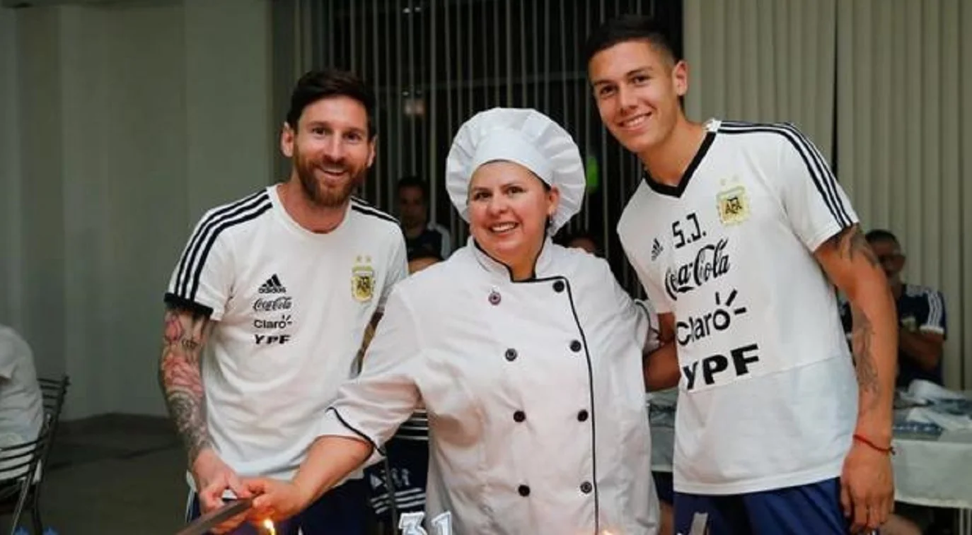 Ліонель Мессі та Неуен Перес / Фото AFA