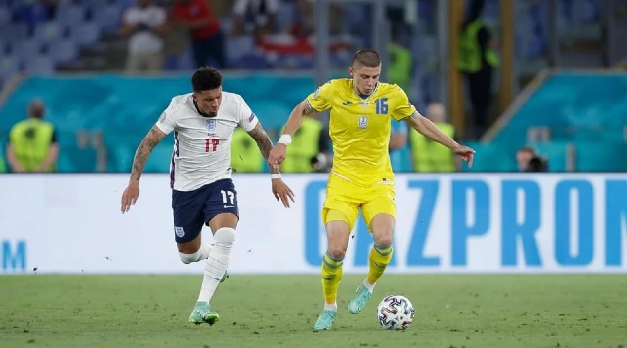 Миколенко против Санчо / Фото Сергея Козина