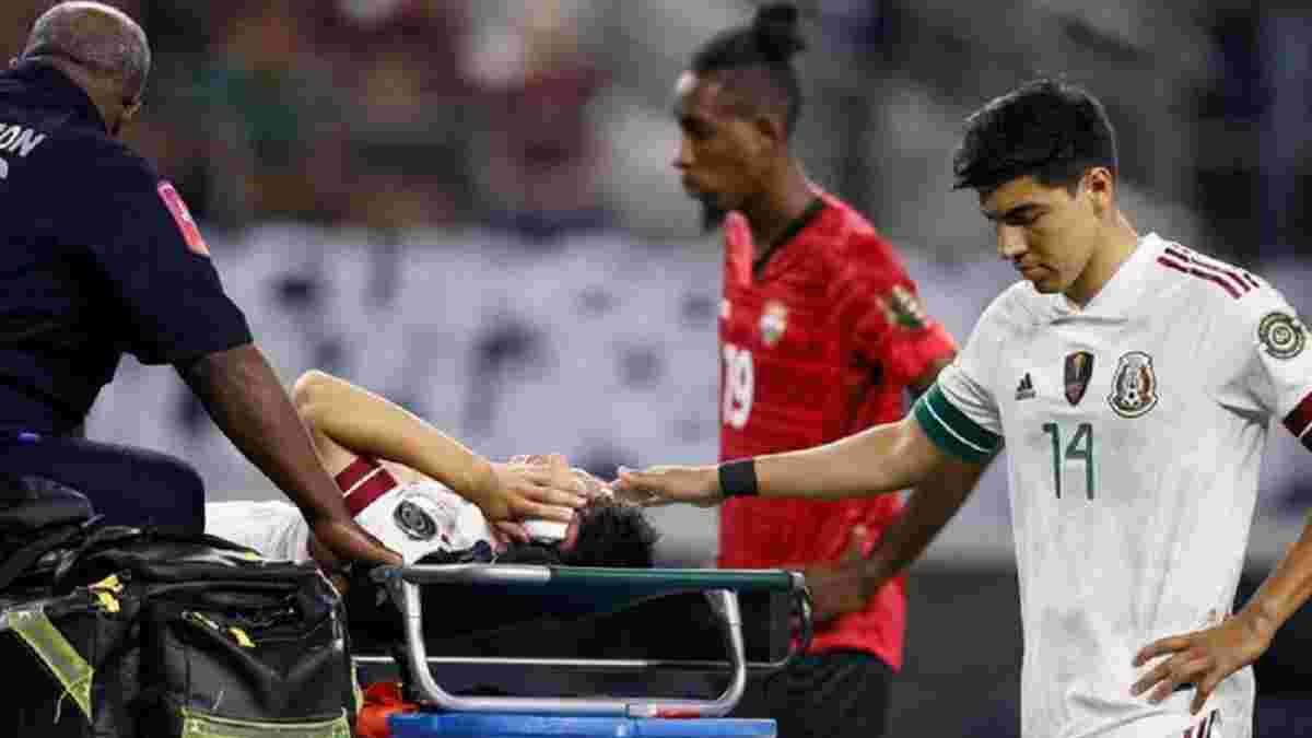 Лосано зазнав моторошної травми голови – зірка збірної Мексики стікав кров'ю та покидав поле на ношах