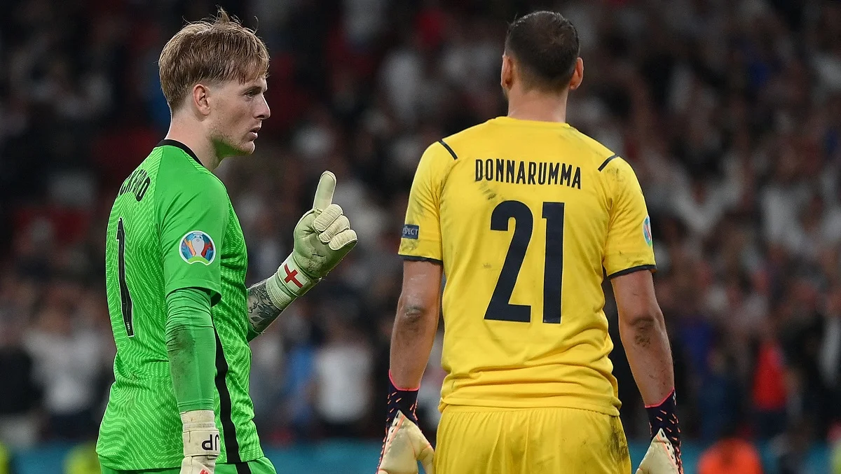 Джордан Пикфорд и Джанлуиджи Доннарумма / AFP