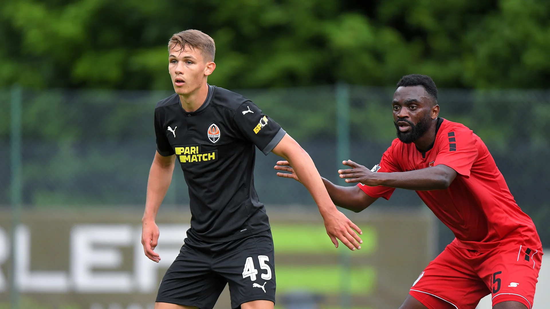 Данило Сікан (ліворуч) / ФК Шахтар