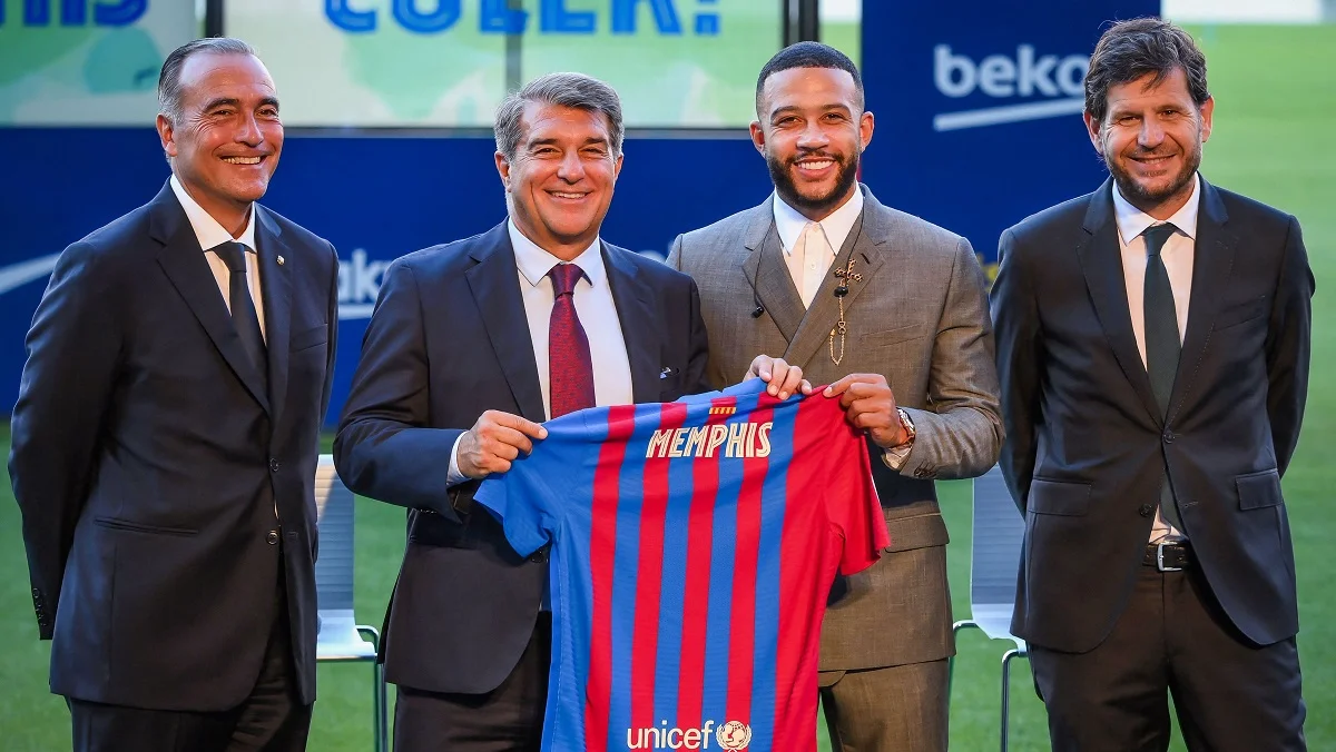 Лапорта представляет Деппа / Сайт Барселоны