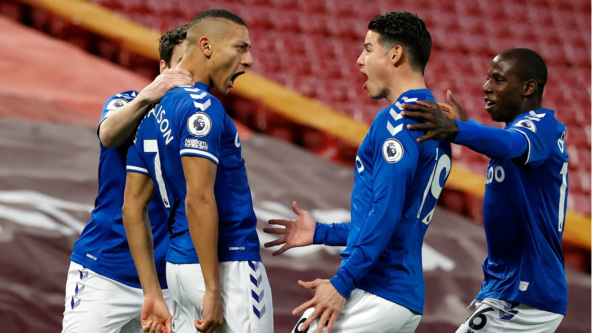 Хамес Родрігес (другий праворуч) / ФК Евертон