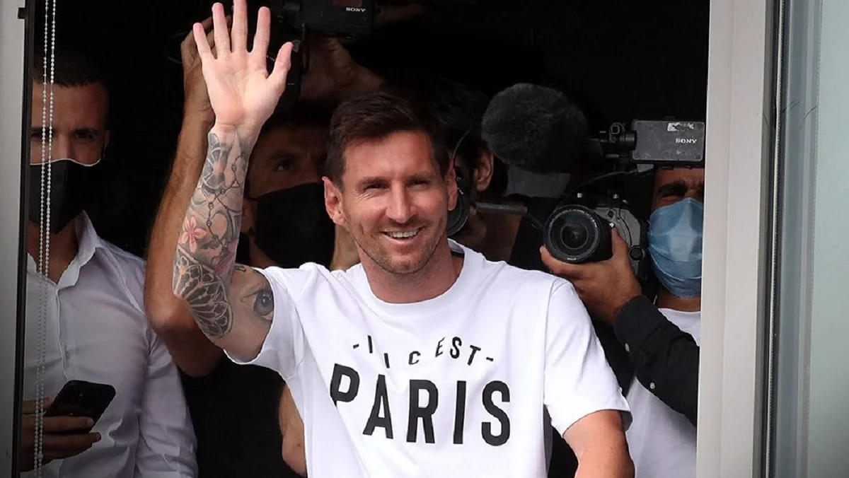 Ліонель Мессі в аеропорті Парижа / Фото із соцмереж