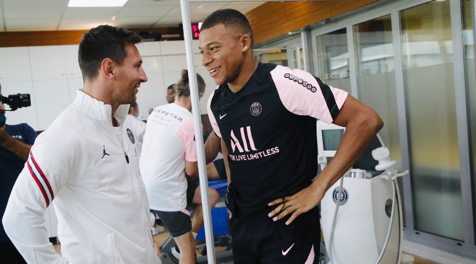 Лионель Месси и Килиан Мбаппе / Фото ПСЖ