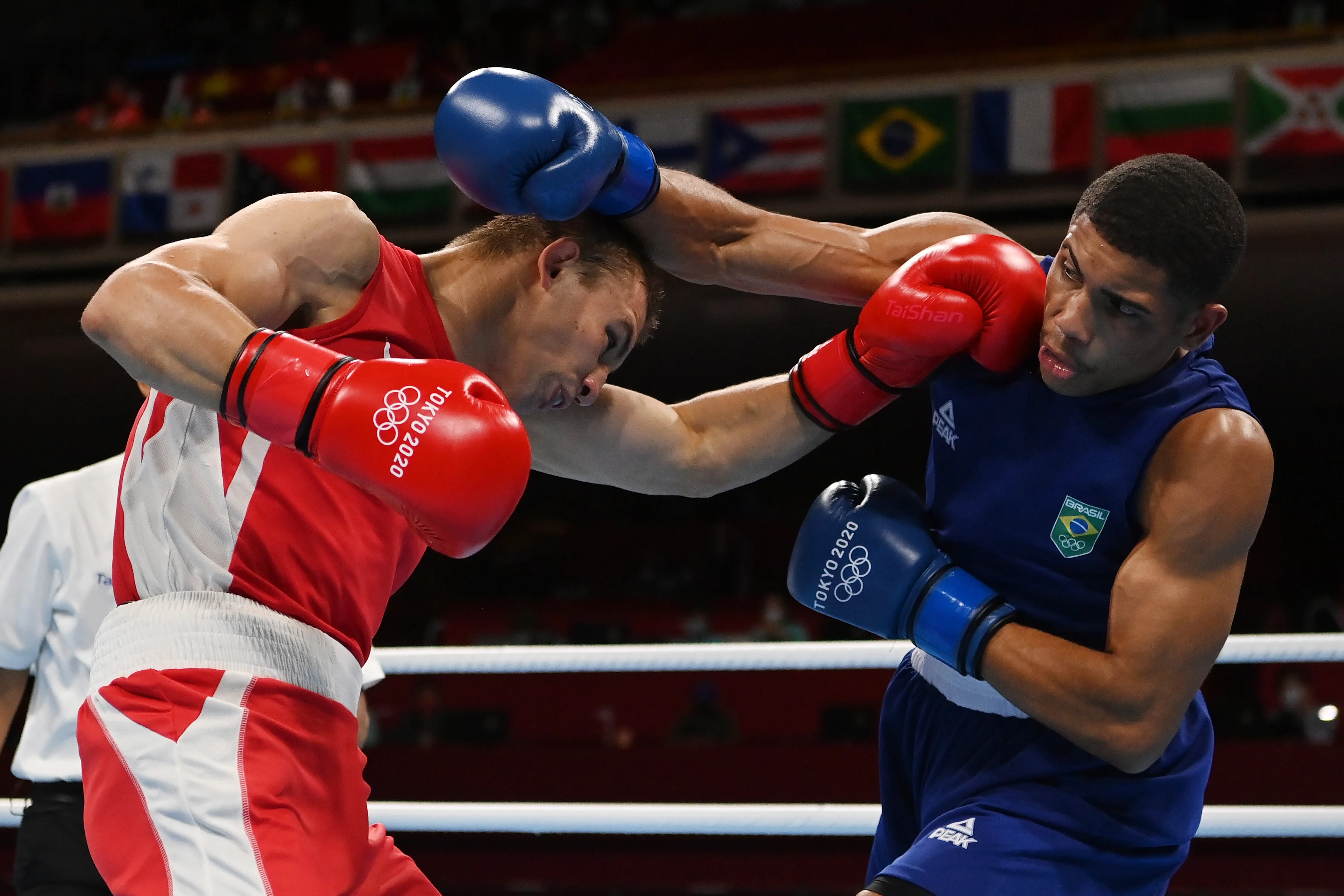 Хижняк против Соузы / Getty images