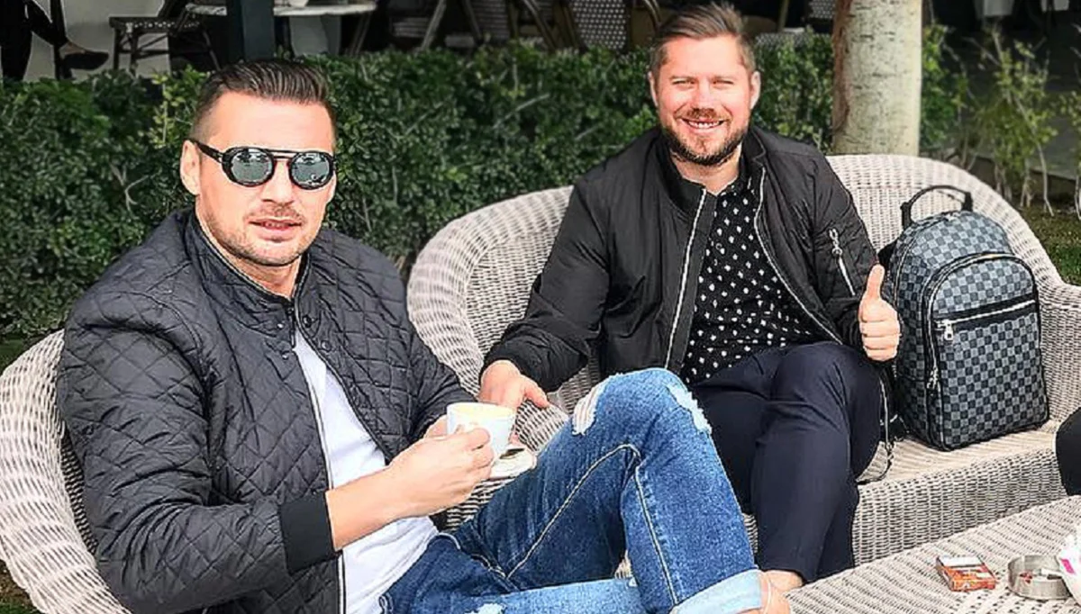 Артем Мілевський з агентом / фото з відкритих джерел