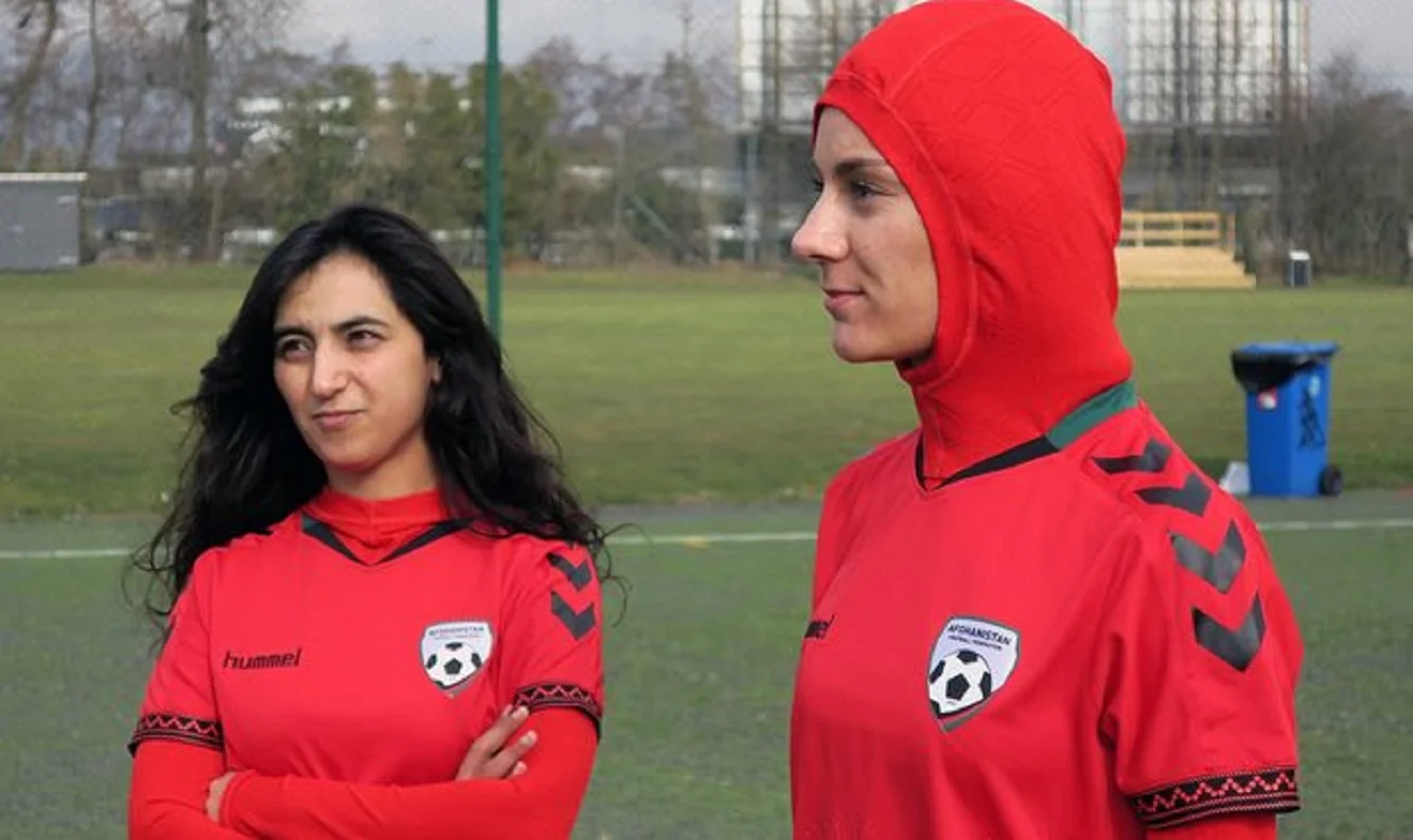 Халіда Попал (ліворуч) / Фото ASHARQ AL