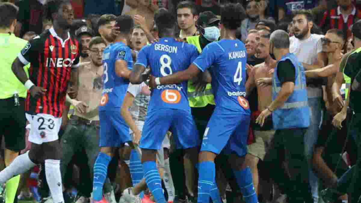 Фанати Ніцци прорвалися на поле і побили гравців Марселя – відео інциденту