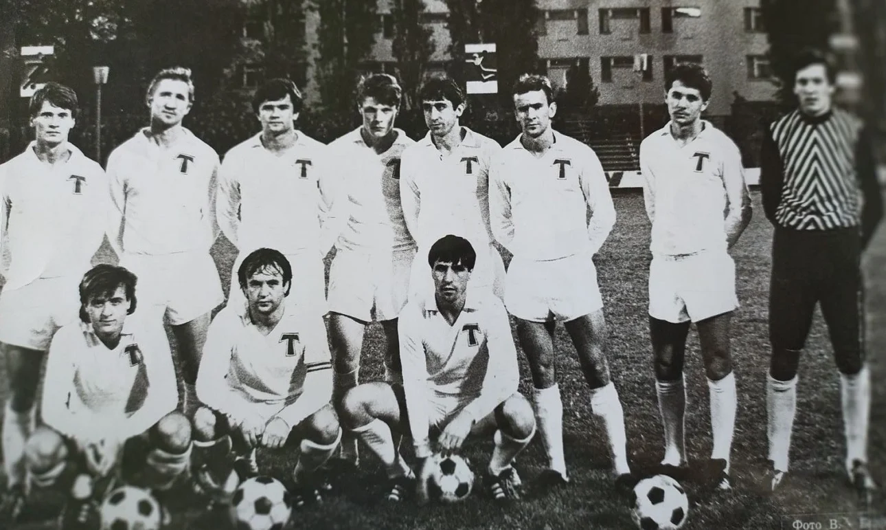 Антонюк, Юрчишин, Лужний (другий-четвертий у верхньому ряді)