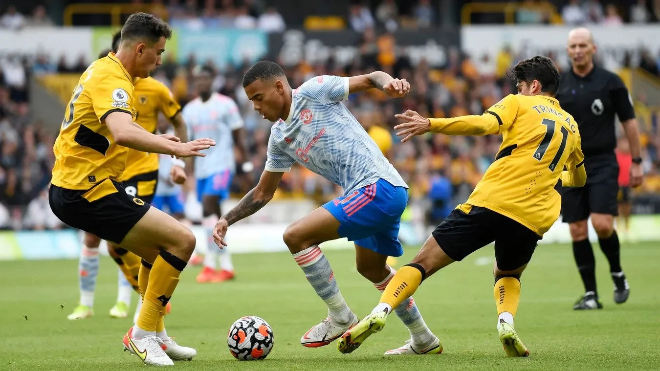 Мейсон Гринвуд (в центре) / официальный сайт АПЛ