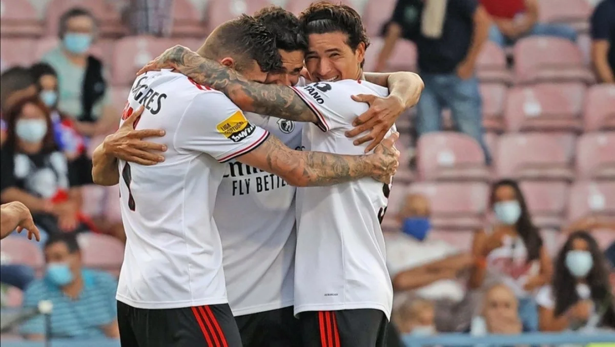 Роман Яремчук в обіймах партнерів / соцмережі