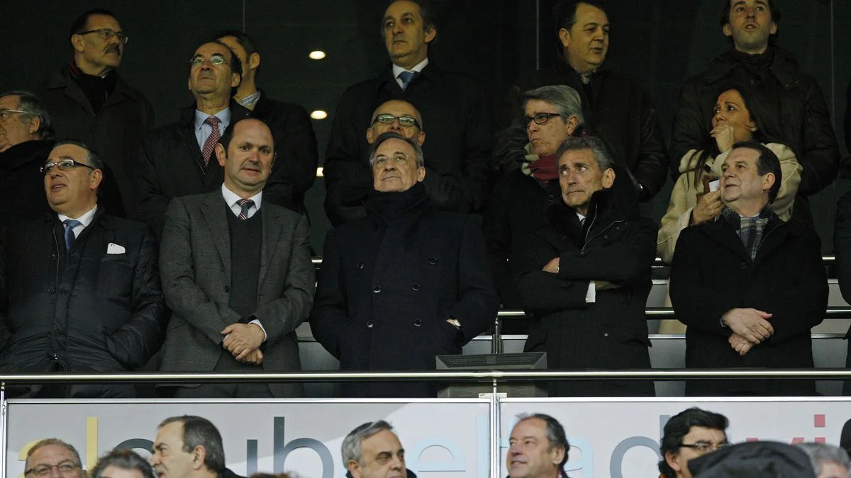 Перес и Моуриньо (в центре) / Faro de Vigo