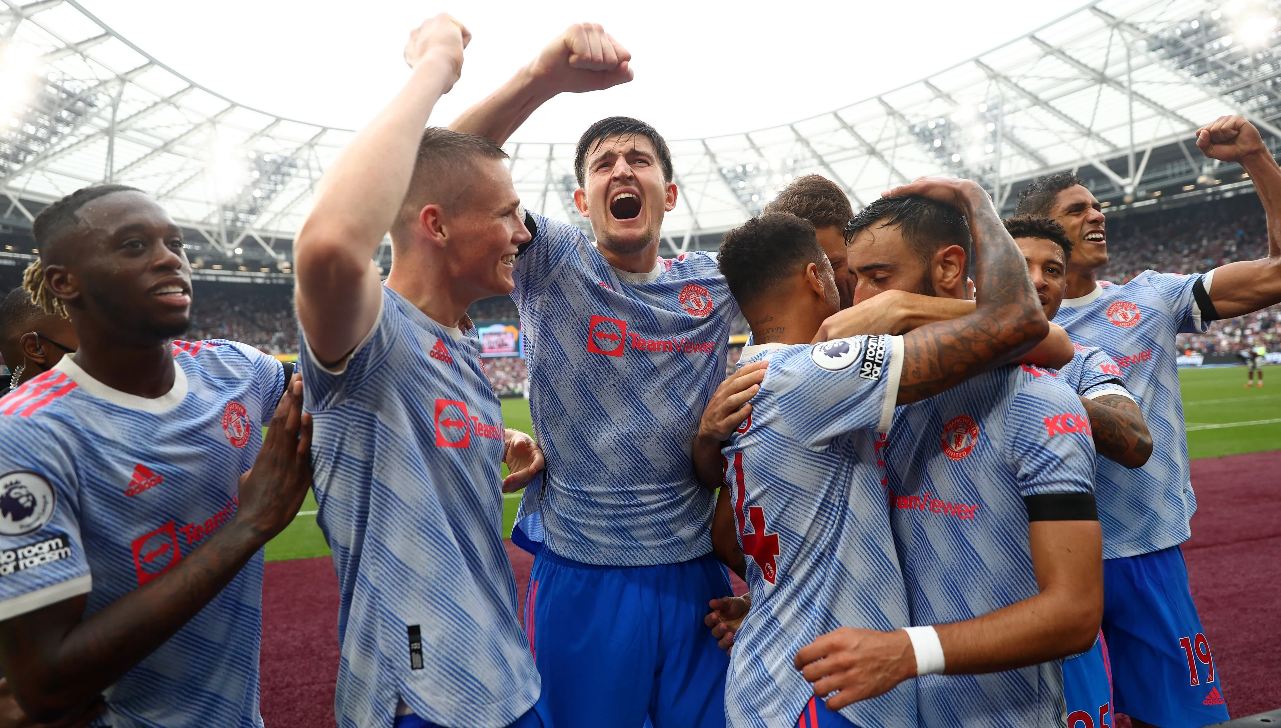 Лінгард в обіймах партнерів / твіттер Манчестер Юнайтед