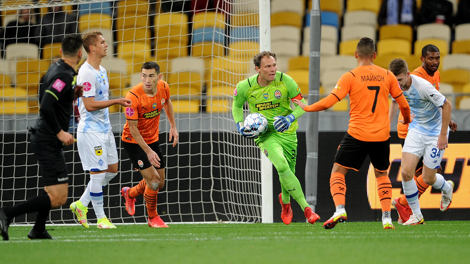 Андрей Пятов в матче за Суперкубок Украины против Динамо / ФК Шахтер