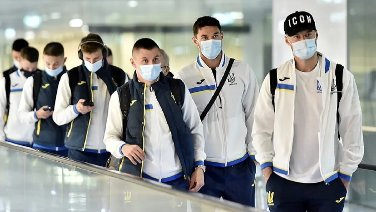 Збірна України у Гельсінкі в аеропорту / Фото Павла Кубанова