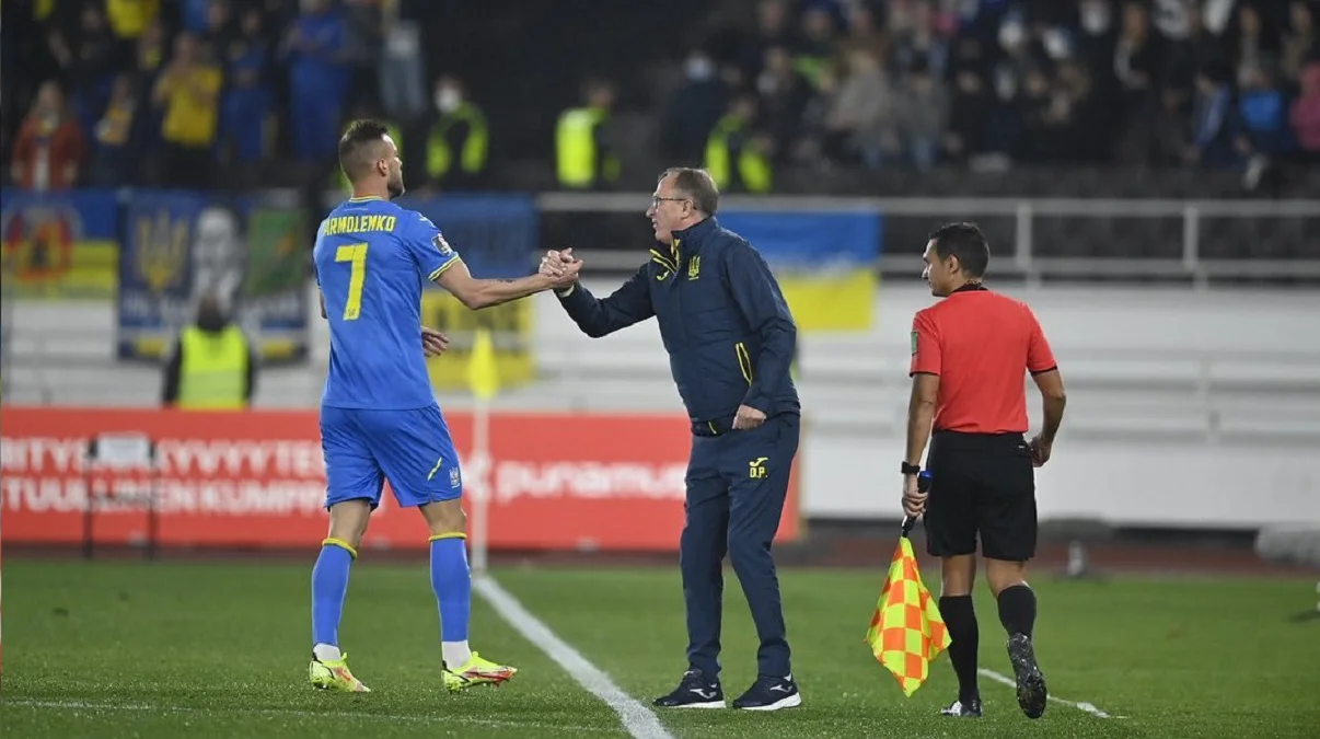 Петраков дякує Ярмоленку / Фото УАФ