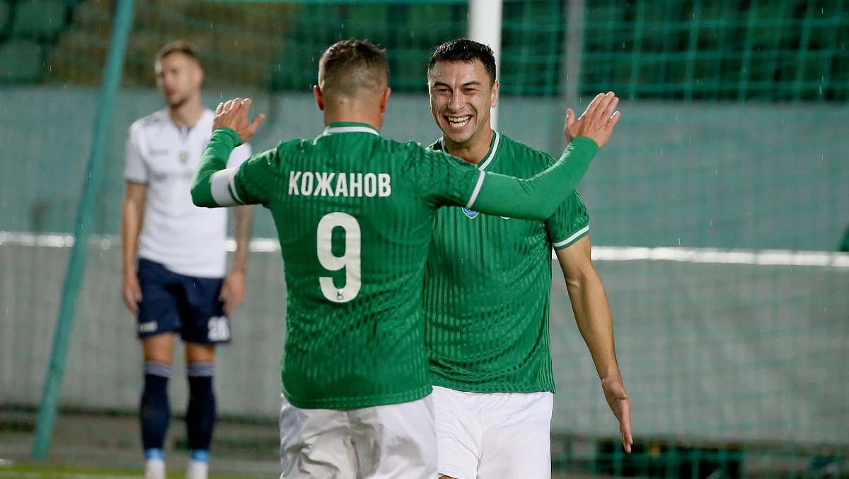 Денис Кожанов снова забил / Facebook Карпат