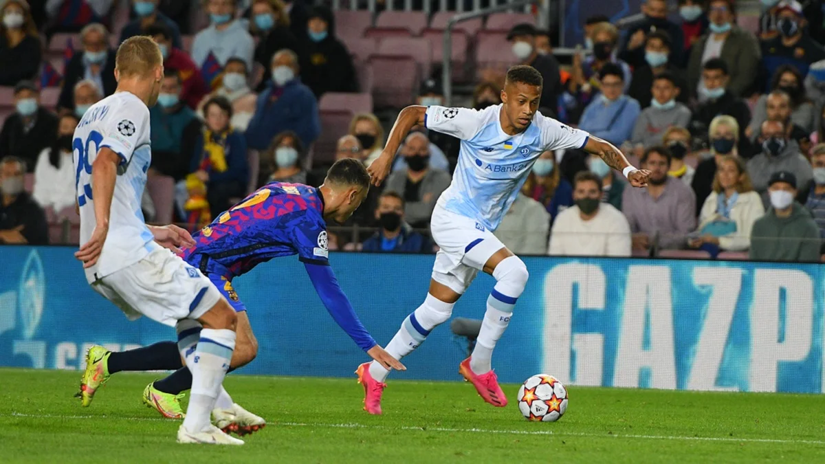 Витиньо в матче с Барселоной / Facebook Динамо