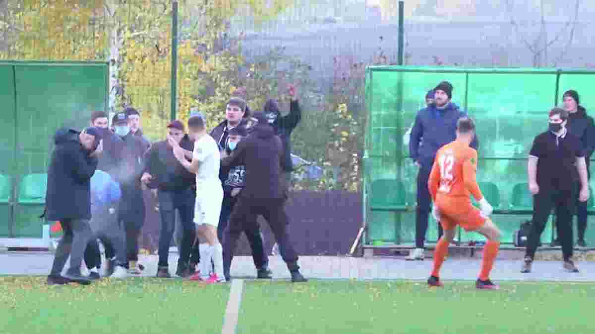 Поєдинок Другої ліги закінчився бійкою з футболістами і фанатами: відео (18+)