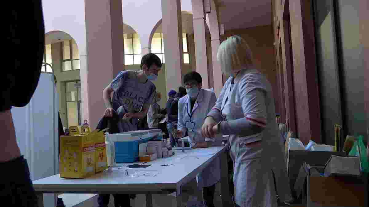 Динамо открыло пункт вакцинации на НСК Олимпийский